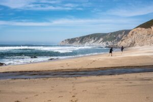 年末年始に学生が楽しむための格安旅行プランは？