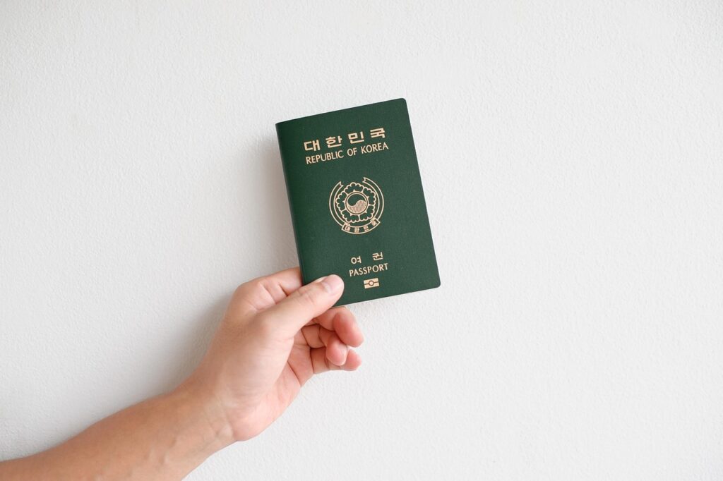 連休に安く旅行する方法は何ですか？
