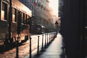 連休にカップル旅行をするなら車と電車、どっちがベスト？