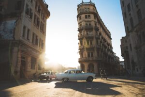 連休に一人旅、車と電車はどっちが快適？